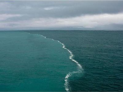 Why Pacific and Atlantic oceans dont mix together.